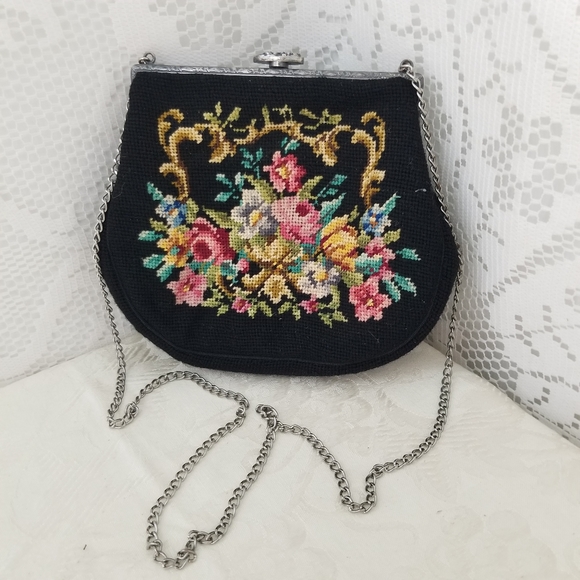 No Brand Handbags - Needlepoint Vintage Clutch